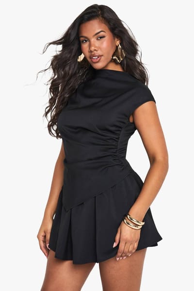 boohoo Dames Op maat gemaakte mini-jurk met schuine halslijn en capmouwen | Black | Maat: 10