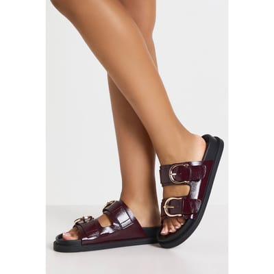 boohoo Dames Dubbele Band Slippers Met Gouden Gesp Detail Van Pu-leer | Burgundy | Maat: 4
