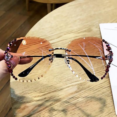 Internetberoemdheid Ins Zonnebril Dames Ingelegd met Diamanten en Gepersonaliseerd Kristal Randloos Ultraviolet Zonnebril Dames brown