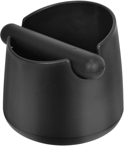 Espresso klopbox met zwarte koffiekop, ronde koffietray en schokabsorberende afvalbak voor gemakkelijke koffiedosering en opruimen