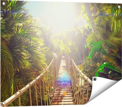 Gards Tuinposter Houten Brug in de Tropische Jungle - 80x60 cm - Tuindoek - Tuindecoratie - Wanddecoratie buiten - Tuinschilderij