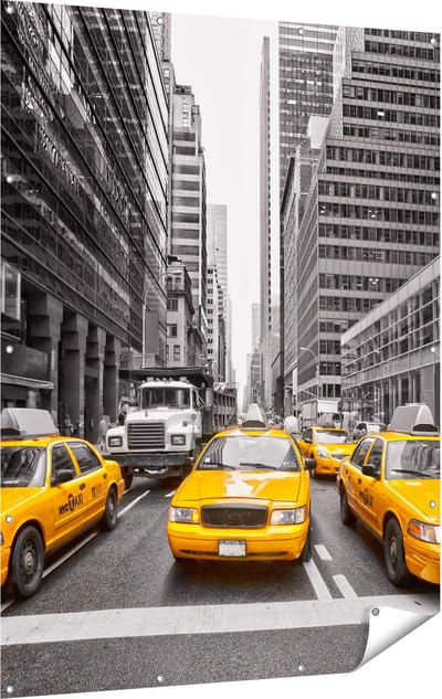 Gards Tuinposter New York Gele Taxi's - Zwart Wit - 120x160 cm - Tuindoek - Tuindecoratie - Wanddecoratie buiten - Tuinschilderij