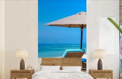 Behang - Fotobehang Strandstoel - Parasol - Zomer - Zee - Breedte 120 cm x hoogte 240 cm
