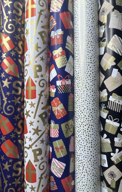 Charm & Chic - 5 rollen Sinterklaas en kerstpapier – Inpakpapier – Luxe Print – Duurzaam Materiaal – 70×200 cm