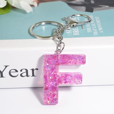 Sleutelhangers of voor je tas van A tot Z - met een pompon of kwastje - met letter - mooi design - handgemaakt - sleutelhangers - design - mode - goud - zwart - blauw - roze- rood