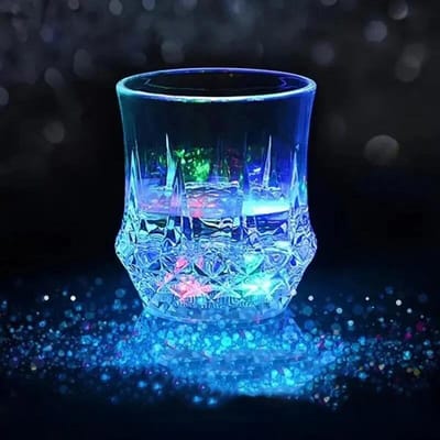 Tasse à bière premium 200 ml Tasse fraîche vibrante lumineuse Versez de l'eau et elle s'allume Tasse ananas inductive KTV Bar Changement de couleur