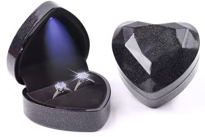 DAKANNA® - Luxe LED Ringdoosje Hartvormig - Geometrisch Diamant Design - Glinsterend Zwart met LED Verlichting - Mini Ringdoosje voor Huwelijksaanzoek & Verloving