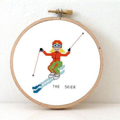 Vrouwlijke Skier borduurpakket | DIY kado voor skileraar | Ski vakantie souvenir | Ski hut decoratie | winter borduurpakket inclusief borduurring DMC garen en stof |  Ski borduurpakket voor volwassenen vrouw
