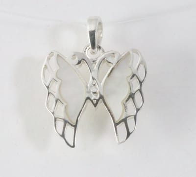 Fijne zilveren vlinder hanger met parelmoer