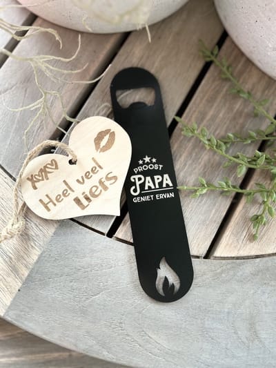 Creaties van hier – Bieropener Papa met houten hartje – RVS – 18 cm – Opener