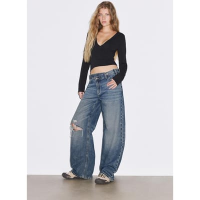 Stradivarius T-shirt met lange mouw en snit onder de borst  Zwart XS