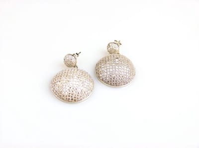 Model Shine Round zilveren oorringen gezet met cubic zirconia