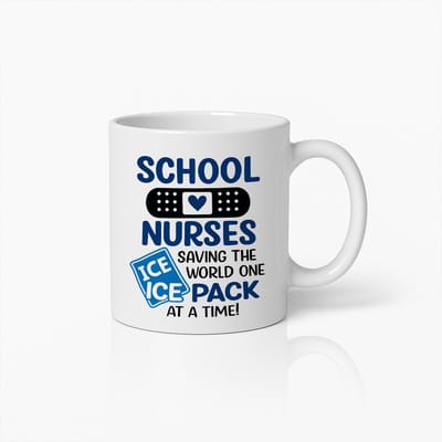 Schoolverpleegkundige Mok 330ml – Grappige Koffiebeker met "De Wereld Redden met Eén Icepack per Keer" Quote – Bedank Cadeau voor Verpleegkundigen & Leraren