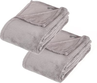 Atmosphera Fleece deken of plaid harig - 2x - lichtgrijs - 125 x 150 cm - polyester - Bankdeken - Fleece plaid