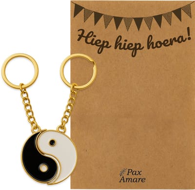 BFF Sleutelhanger voor 2 'Hiep Hiep Hoera' - Magnetische Yin Yang - Sleutelhanger set op Cadeau Kaartje - Goudkleurig - Verjaardags Hanger - Pax Amare
