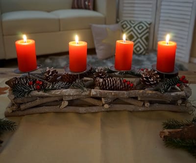 Adventskrans langwerpig, kerstdecoratie adventsarrangement, hout 11x15x50cm wit-grijs ~ met kaarsen, rood