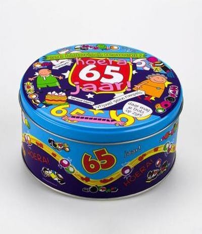 Drop - Snoeptrommel - 65 jaar- Gevuld met Drop - In cadeauverpakking met gekleurd lint