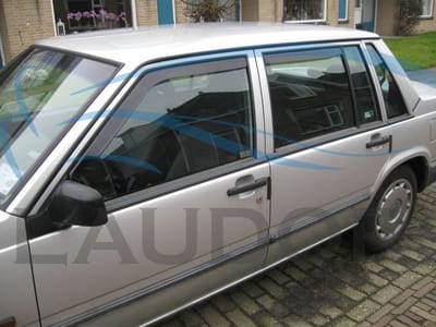 Zijwindschermen donker tbv Volvo 740/760 bouwjaar 1984 - 1983 set voor 4 deuren, dus voor en achterzijde merk Team Heko pasvorm