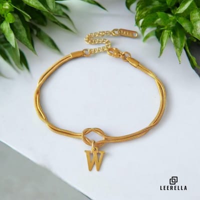 Leerella | W | Stijlvolle Letter Armband van Hoogwaardig RVS in Goudkleur met Initialen – Perfect voor Dames en Heren | Luxe Accessoire met Persoonlijke Touch Moederdag, Valentijnsdag en Verjaardag Cadeau 16+5cm