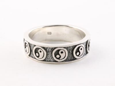 Zilveren ring met yin en yang tekens - maat 21