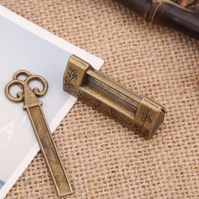 Chinese Vintage Mini Antieke Retro Stijl Meubel Lade Koffer Hangslot met Sleutel - Bronzen en Gouden Afwerking, Perfect voor Decoratie en Beveiliging