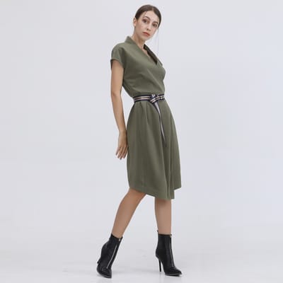 Mid-length wrap Effet-jurk en toegevoegde riem