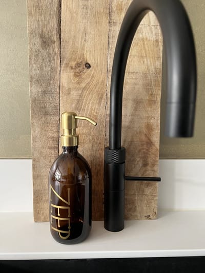 BBBLS® Design Dispenser "Zeep" | Bruin Glas | 500ml | RVS / Metaal Pomp Goud | Zeeppomp | Zeepdispenser | Zeephouder