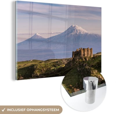 ® Glasschilderij 180x120 cm - Schilderij acrylglas - Fort van Amberd gelegen naast de Aragat berg in Armenië - Foto op glas - Muurdecoratie woonkamer - Wanddecoratie slaapkamer - Schilderijen