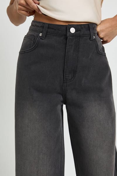 boohoo Dames Petite Gewassen Zwarte Wijde Pijpen Jeans | Washed Black | Maat: 42