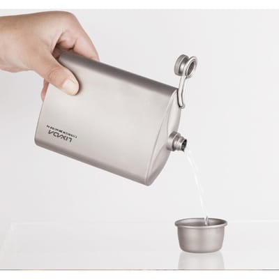 Lixada Flasque en Titane Étanche 260 ml Flasque à Alcool Whisky Vin avec Ensemble de Tasse pour Camping en Plein Air 260ml & 2 cups