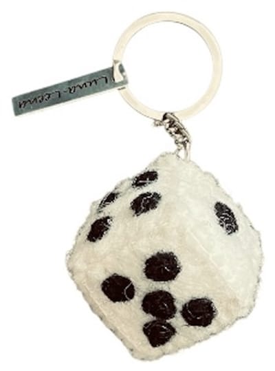 Luna-Leena duurzame sleutelhanger dobbelsteen - black & white - tas bedel - wool felt - handmade in Nepal - bag charm - cadeau - lucky dice keychain - game hanger