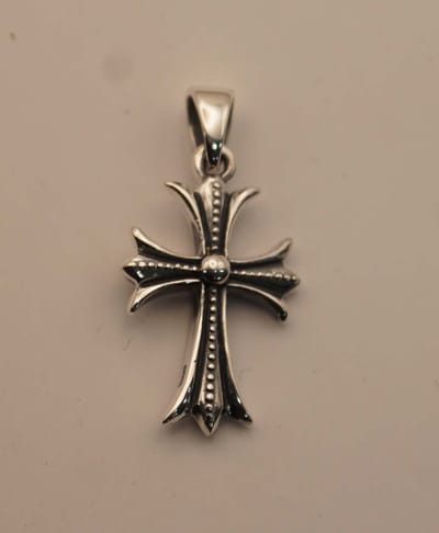 Zilveren hanger sierlijke kruis - sterling zilveren hanger mooie kruis in siervorm - bedel kruisje voor aan ketting - kruis gemaakt van 925 zilver voor aan collier - gelovige hanger - sierlijke gelovige hals hanger