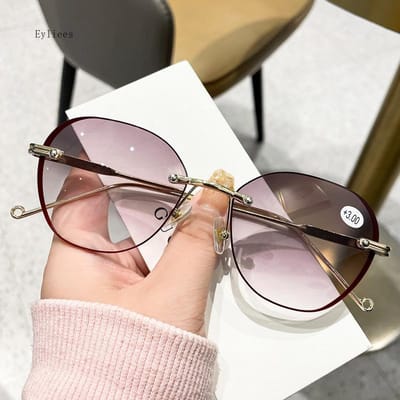 Nouveaux Lunettes de Lecture Dégradées Presbytie Femme Anti-Lumière Bleue Lunettes de Soleil de Lecture Dames Montures en PC Verres Montures Sans Cadre pour Hypermétropie 3.5 gray