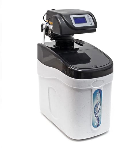 Krachtige waterontharder met 800 l/h capaciteit en automatische regeneratie