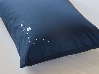 Yumeko dekbedovertrek katoensatijn blueberry starry flower 140x220 + 1/60x70 - Bio, eco & fairtrade