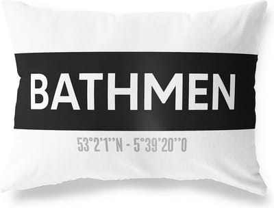Tuinkussen BATHMEN - OVERIJSSEL met coördinaten - Buitenkussen - Bootkussen - Weerbestendig - Jouw Plaats - Studio216 - Modern - Zwart-Wit - 50x30cm