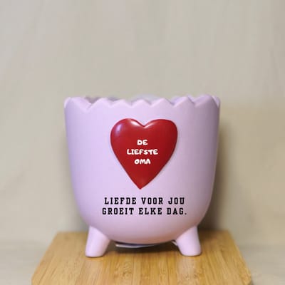 Cadeau voor oma – Paarse lila bloempot met tekst De liefste oma – Cadeau voor oma verjaardag – Aardewerk
