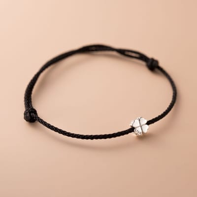 Bracelet à Cordon Rouge Cœur d'Amour Argenté Pour Femme Fille Minimalisme Bijoux Réglables Création Anniversaire Choix de Cadeau beige