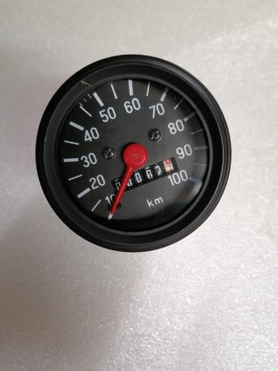 km teller 100km/h met verlichting
