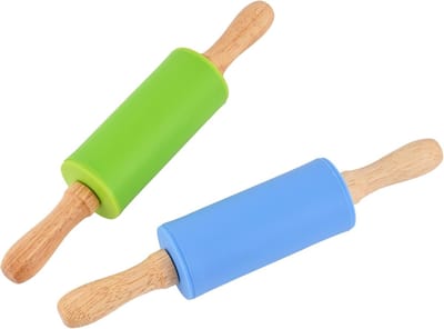 2 stuks - Kinderdeegrollers van 23 cm - Houten deegrollers met blauwe en groene handgreep - Perfect formaat voor kleine handjes - Ideaal bakhulpmiddel voor kinderen om mee te bakken, kneden of koekjes te maken