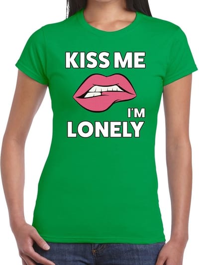 Kiss me i am lonely t-shirt groen dames - feest shirts dames XS