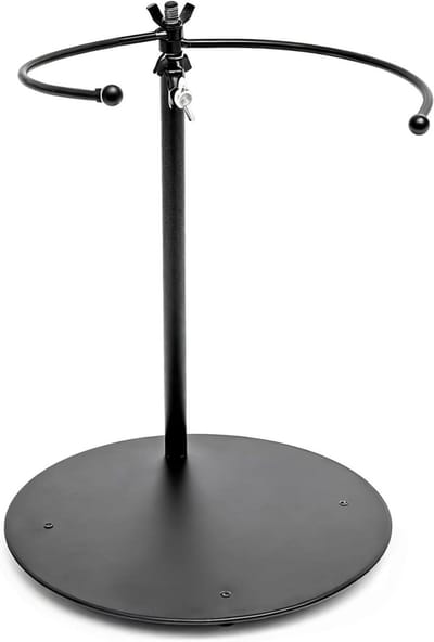 Verstelbare metalen bloemendisplaystandaard met stevige basis, perfect voor boeketten van alle maten