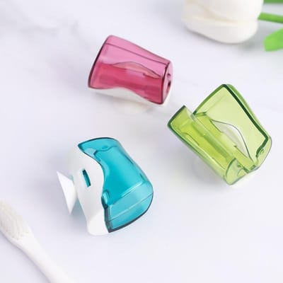 Huishoudelijke familie aan de muur gemonteerde stofdichte tandenborstelhouder rek badkamer creatieve zuignap tandenborstel stofkap 3Pcs/Set veelkleurig