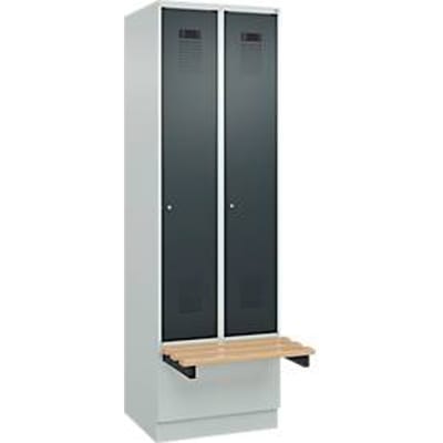 C+P Evolo Plus garderobekast, 2 vakken van elk 300 mm breed, sokkel, zwevende bank, B 600 x D 815 x H 1950 mm, cilinder, lichtgrijs/antracietgrijs