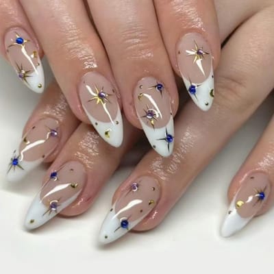 Dailygoods- Plaknagels 24 stuks - Franse Top - Amandelvorm - Glanzend Kristalontwerp - Herbruikbaar - Inclusief Nagellijmstickers - Kunstnagels
