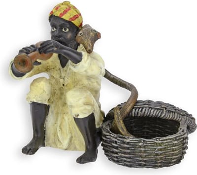 Bronzen Beeld Slangenbezweerder – Beeldje & Sculptuur – Snake Charmer cobra decor – Realistisch detail – Handgegoten look – Cadeau-idee – H8,9×B9,3×L7,8 cm – Bronskleur