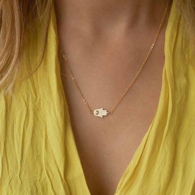 Ketting met hanger Hand van Fatima goudkleur.