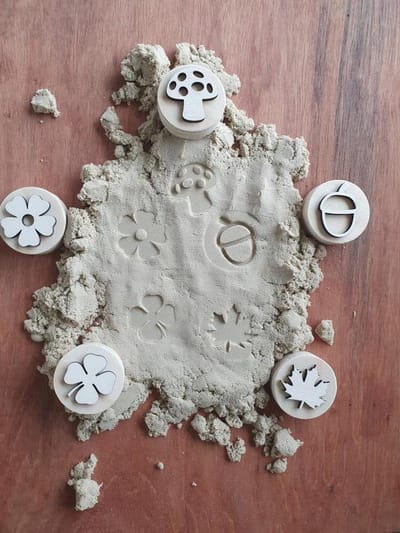 Zand en klei stempels - Natuur - Bloemen, Blad, Klavertje, Eikeltje, Paddestoel - Sensory play - Speelzand - Montessori - Vormen - Zandstempels - Kleistempels - Stempelen