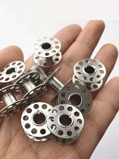 Spoeltjes - Spoeltjes voor naaimachine - 10 stuks - RVS - Spoeltjes - Naaimachine accessoires - Garen - 21MM diameter - CHPN