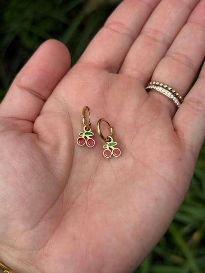 Kinderoorbellen - Stainless steel - Meisjes oorbellen - Oorbellen - Hypoallergeen - Sieraden - Kers oorbellen - Goud - Cadeautje meisje - Ringetjes oorbellen - Oorbelletjes Kersen